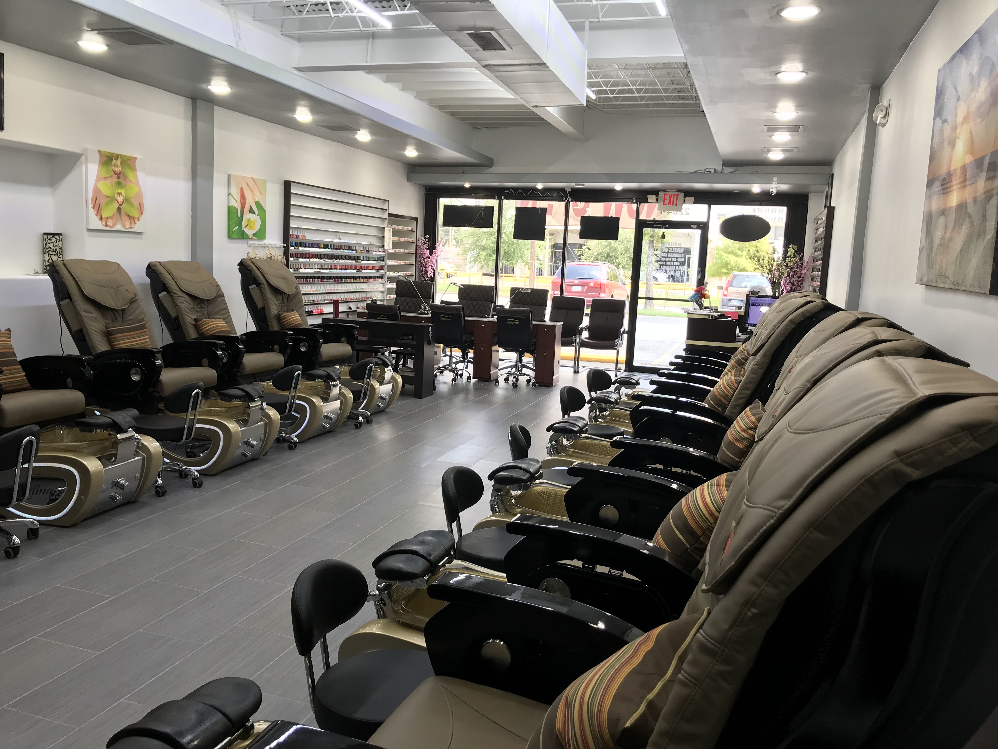Spa chairs and manicure tables